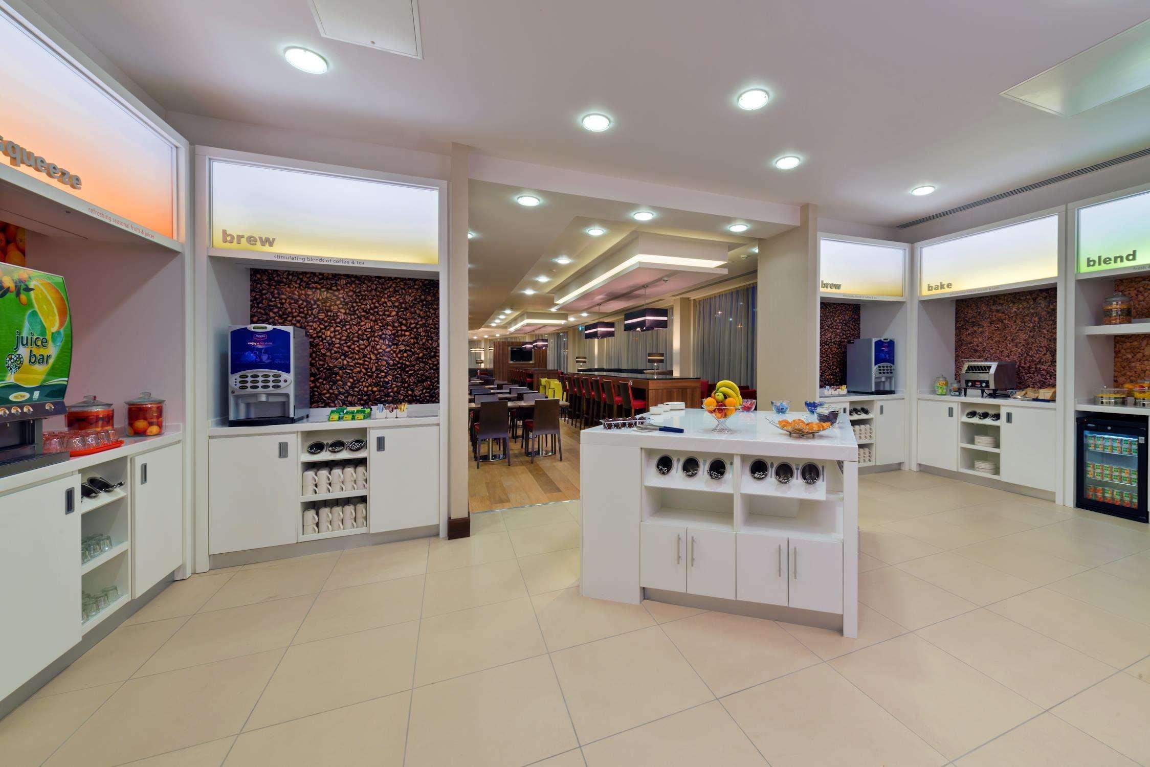 Отель Hampton By Hilton Luton Airport Экстерьер фото