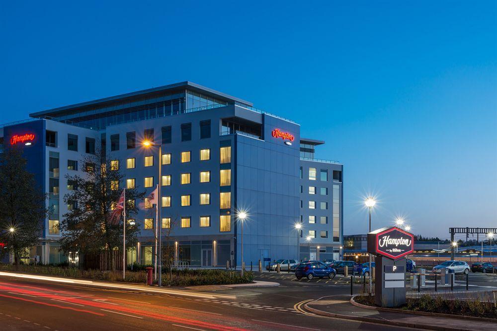 Отель Hampton By Hilton Luton Airport Экстерьер фото