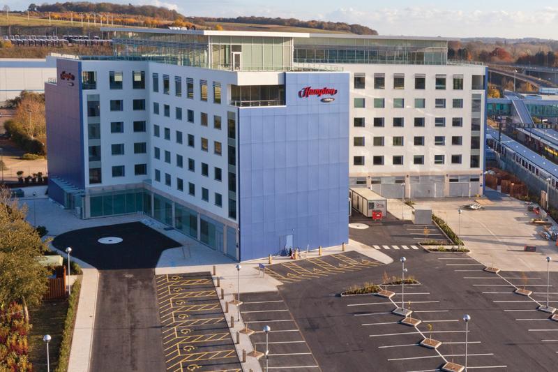 Отель Hampton By Hilton Luton Airport Экстерьер фото